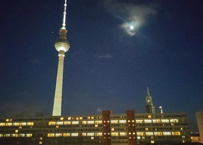 Mitte Von Mitte - Blick Auf Den Turm
