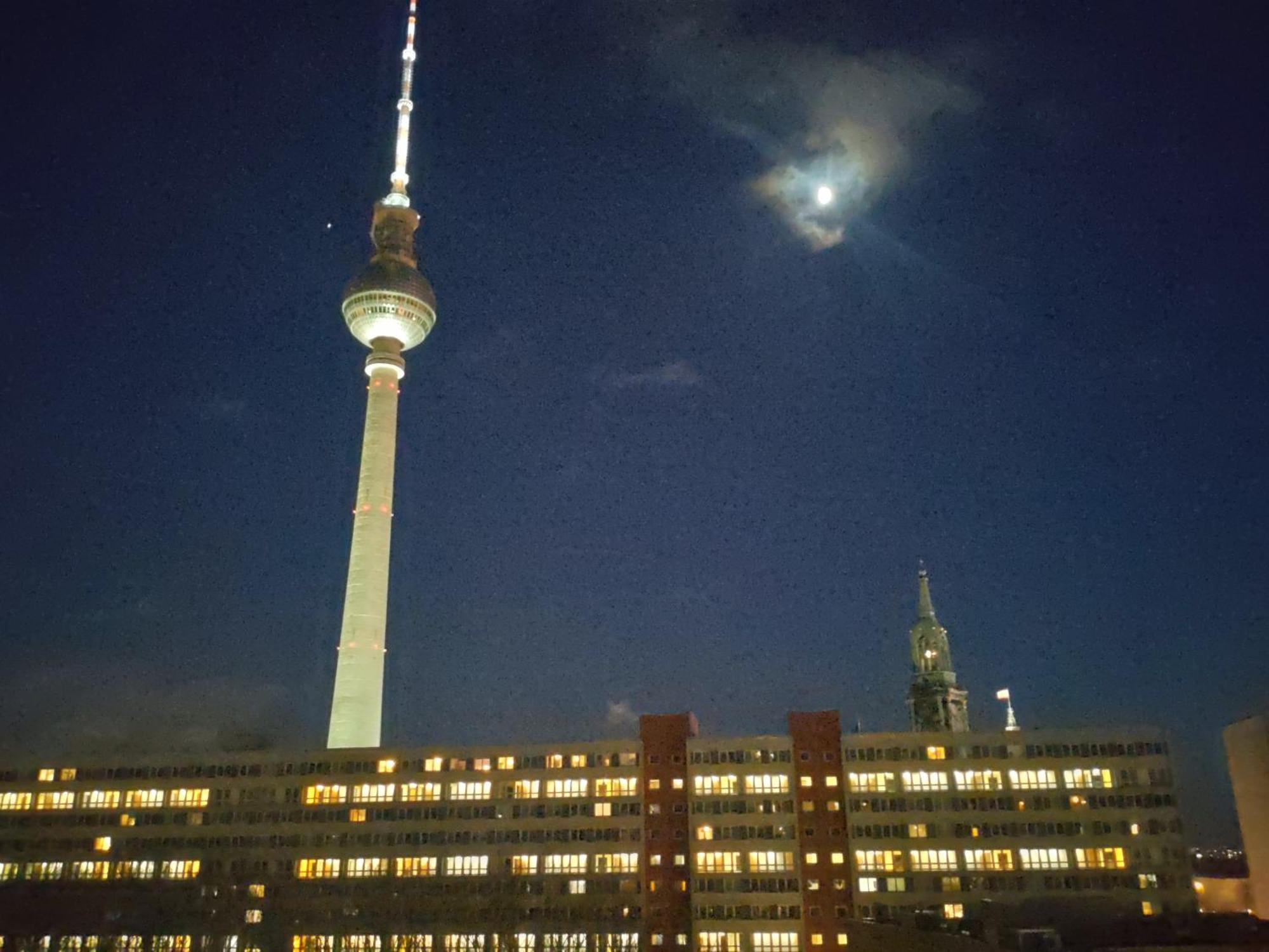 Mitte Von Mitte - Blick Auf Den Turm * Berlín